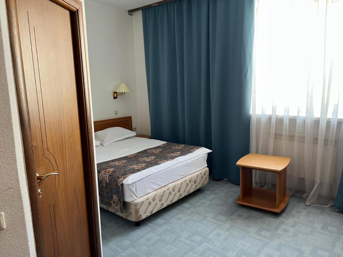 Green Hotel Atirau Kültér fotó