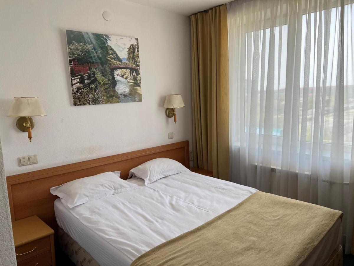 Green Hotel Atirau Kültér fotó